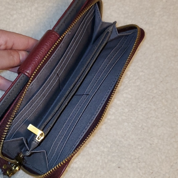 Fossil Wallet/Wristlet - Picture 5 of 9